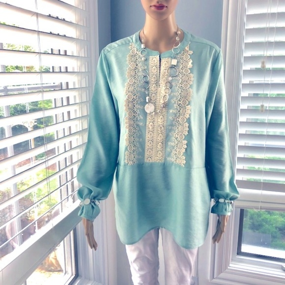 Beautiful Seafoam Lace Tunic Blouse - NEW - Picture 1 of 7